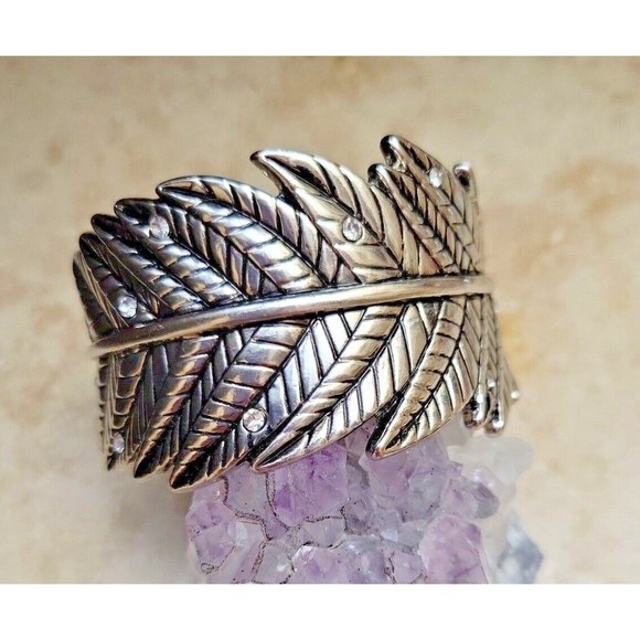 Guess Feather Rhinestone Design Silver Tone Cuff Bracelet Small Wrist - Picture 1 of 6